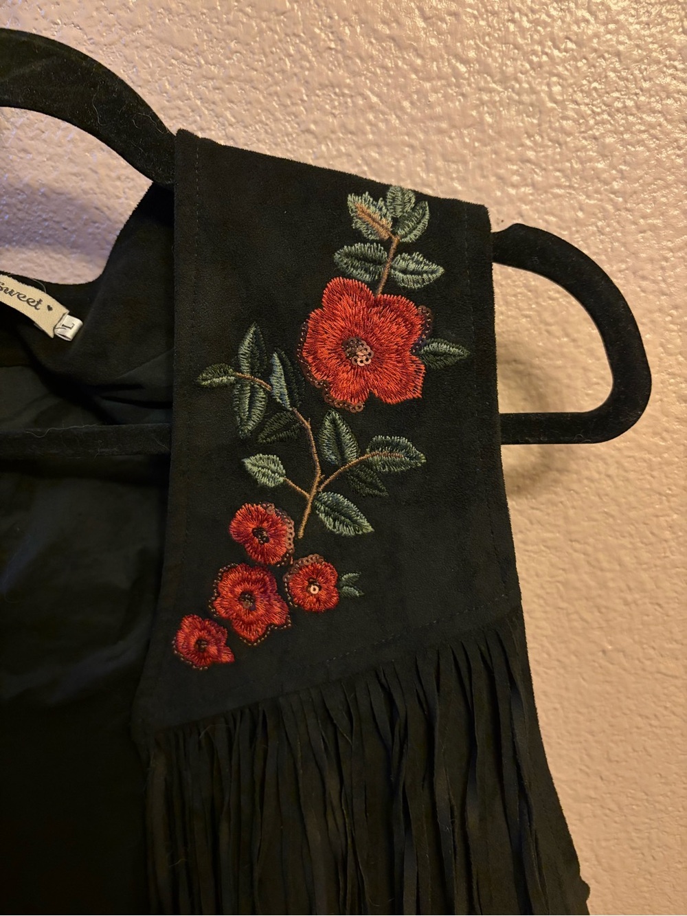 Fringe vest with rose Embroidery